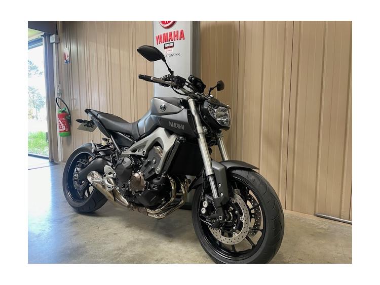 YAMAHA MT-09